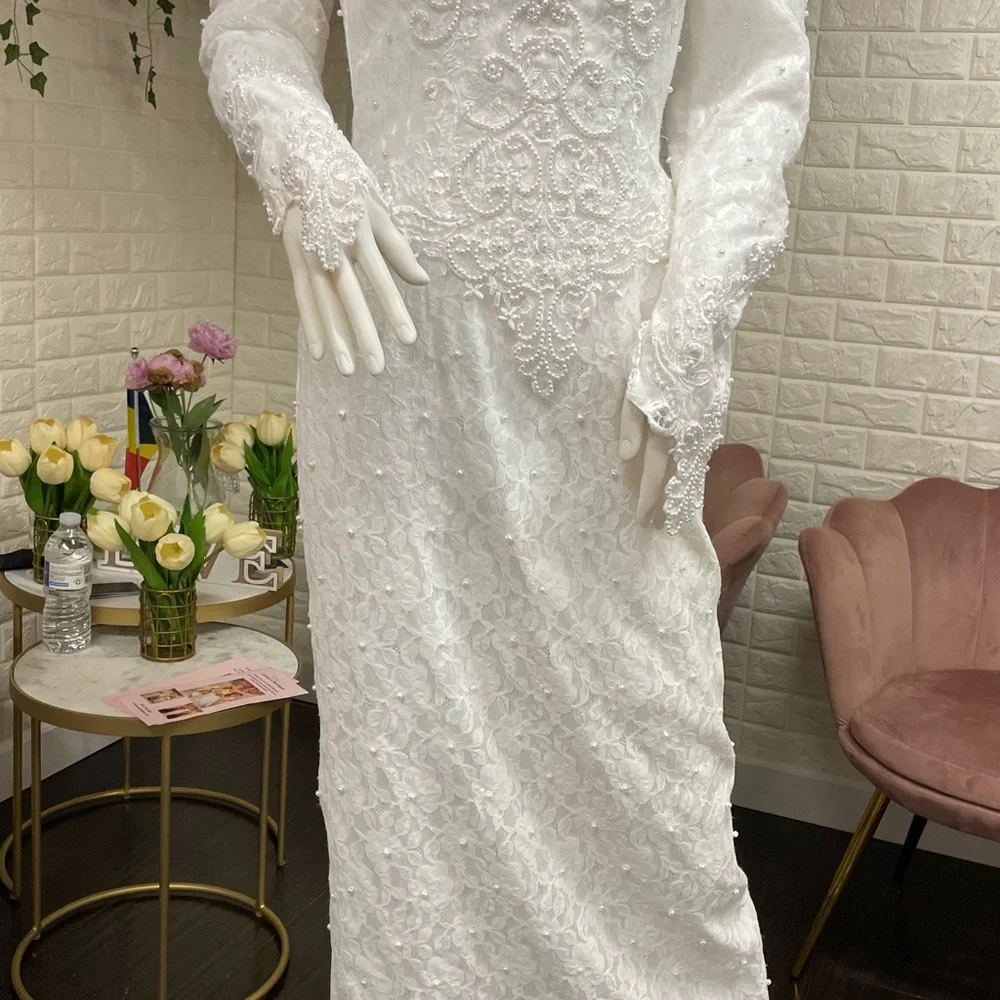 Vintage Pearl Wedding Gown - Picture 2 of 8